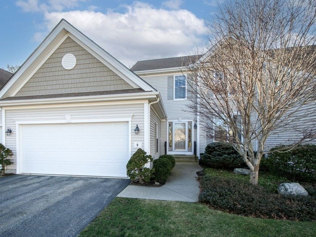 Property Photo:  9 Clipper Cir 9  MA 02050 
