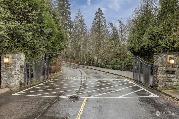 Property Photo: 4333 Issaquah Pine Lake Road SE 1306 WA 98075