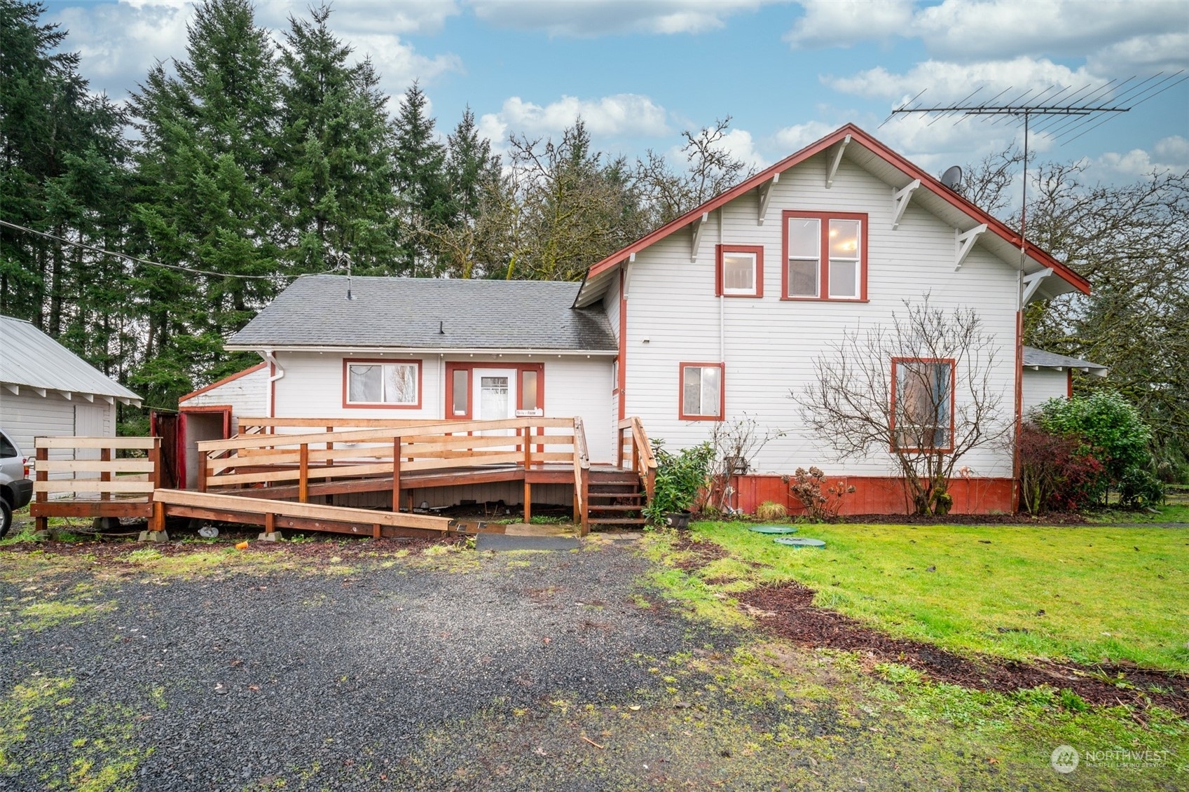 Property Photo:  225 Nikula Road  WA 98596 