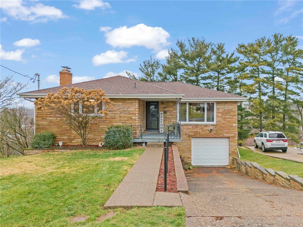 Property Photo: 337 Thornwood Dr PA 15317
