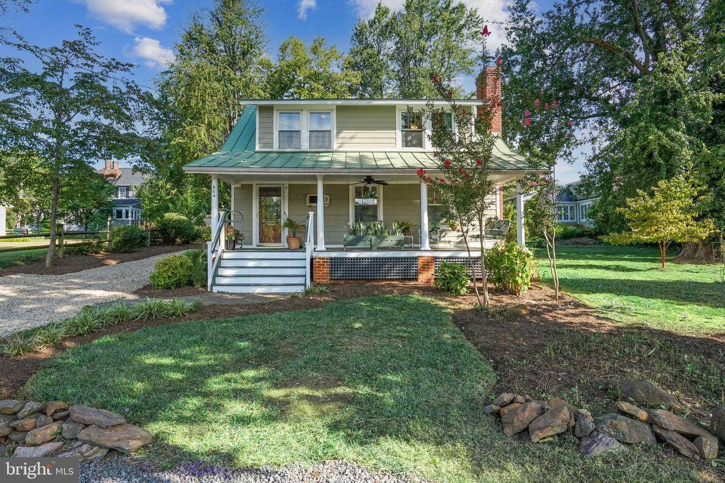 Property Photo: 604 Martin Avenue VA 20117