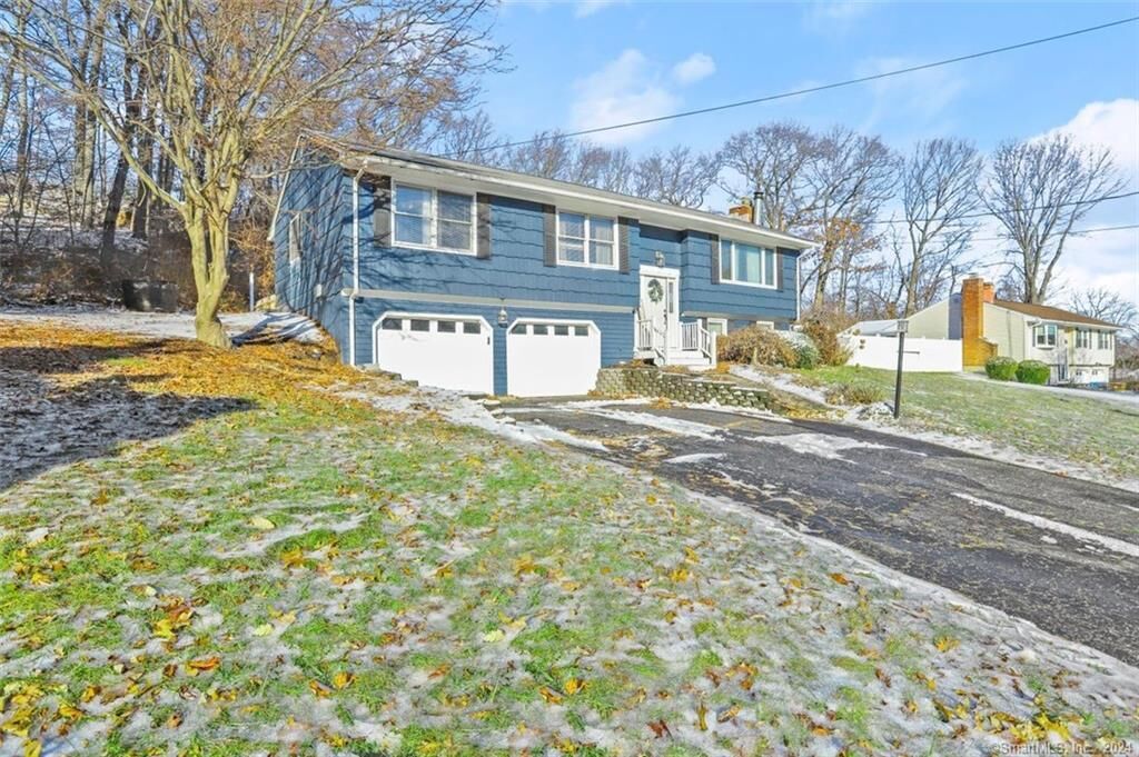 Property Photo:  15 Sandy Lane  CT 06484 