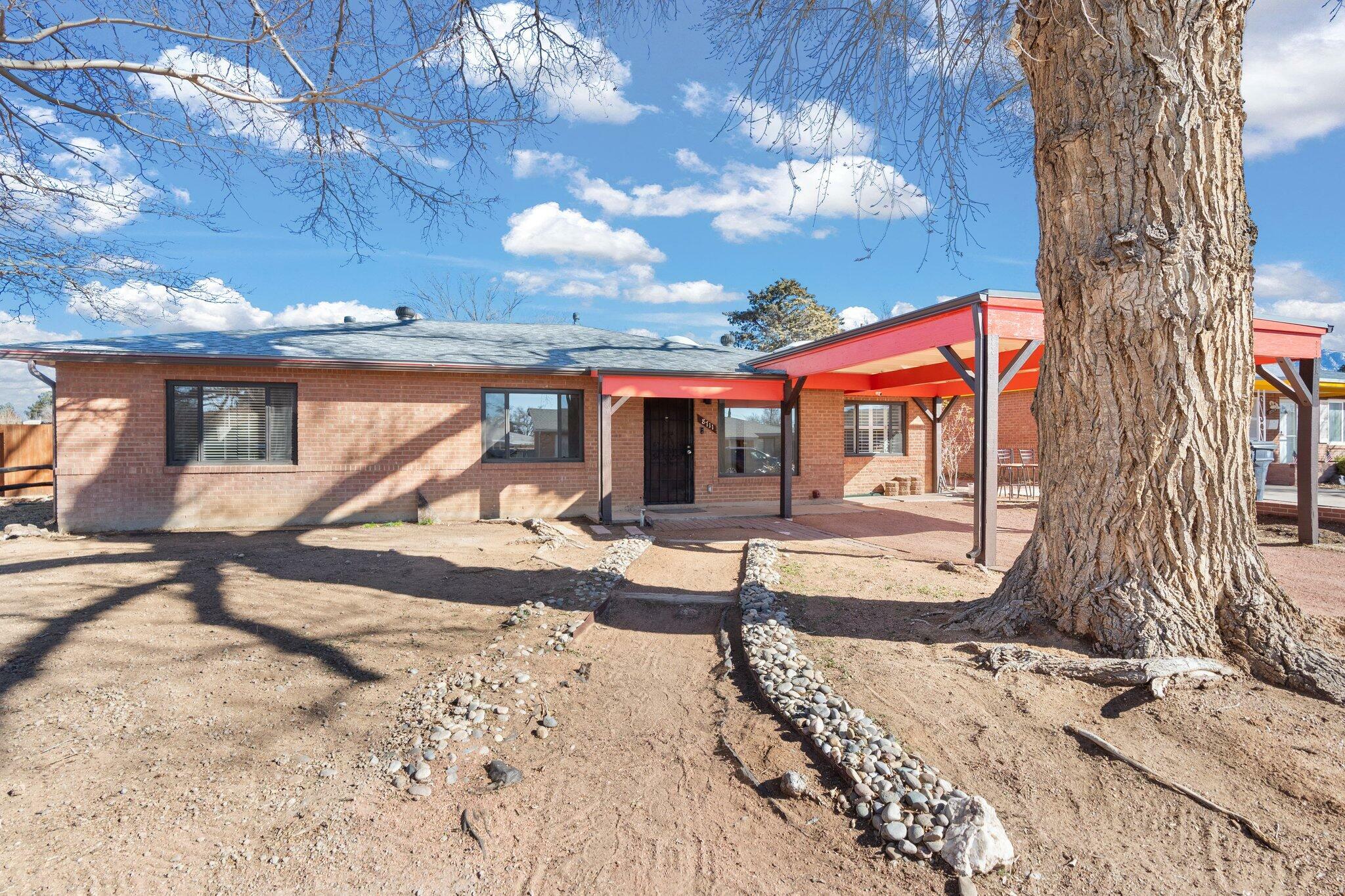 Property Photo:  8711 Los Arboles Avenue NE  NM 87112 