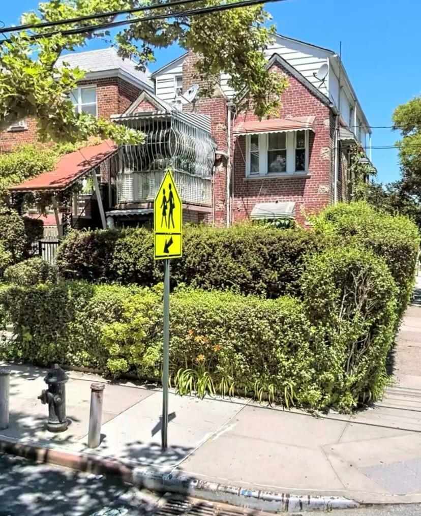 Property Photo:  1273 Arnow Avenue  NY 10469 