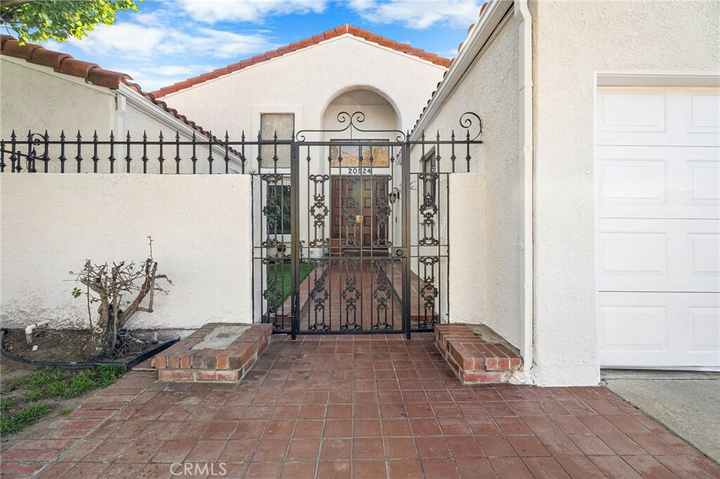 Property Photo:  20524 Germain Street  CA 91311 