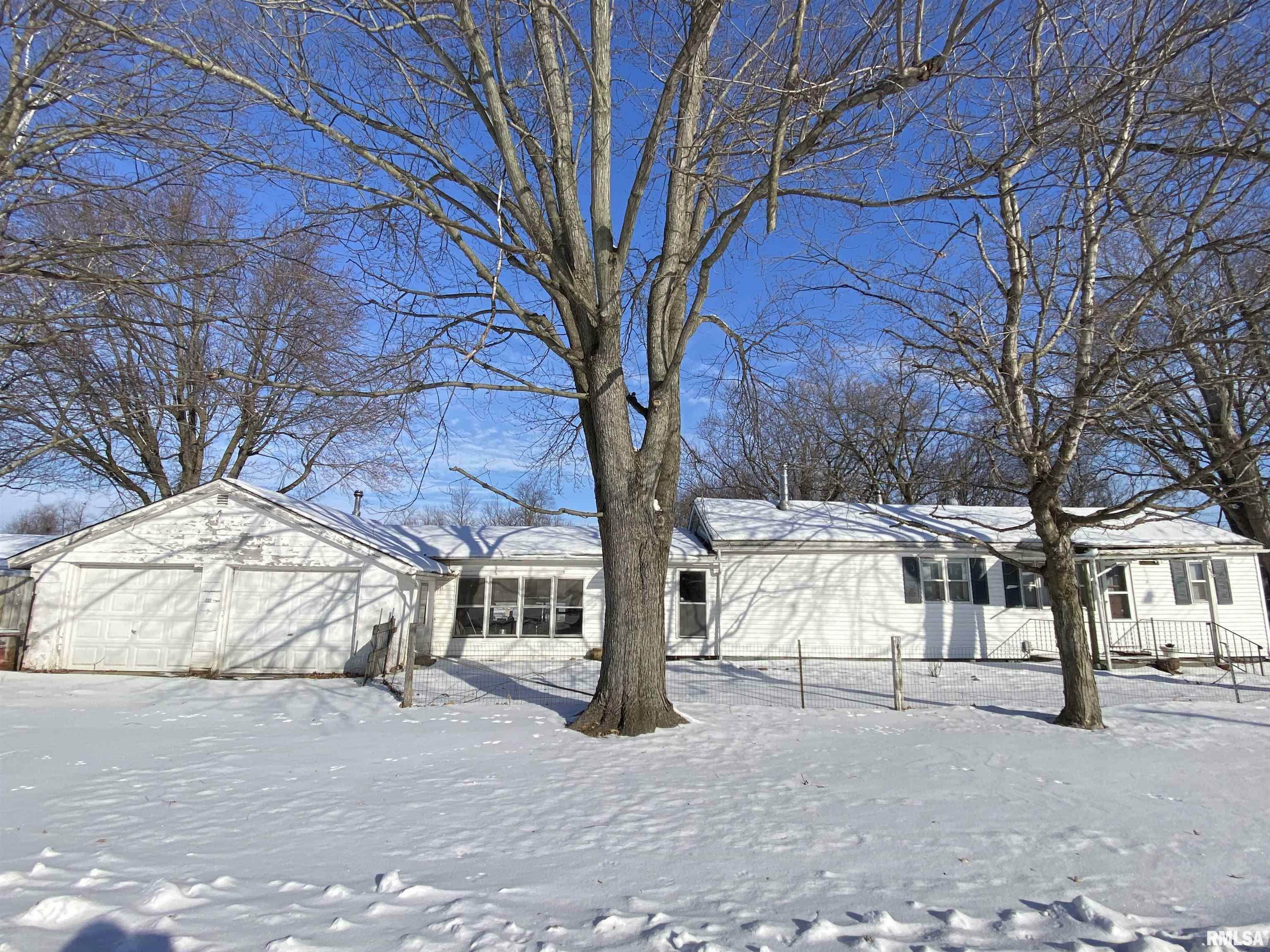 Property Photo:  805 W Pine Street  IL 61520 