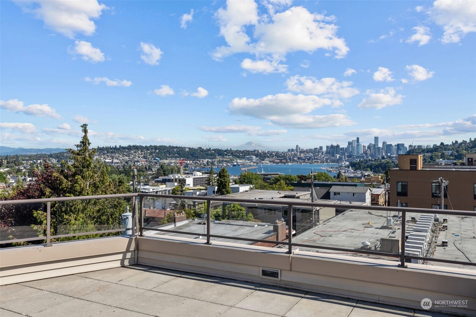 Property Photo: 4020 Aurora Avenue N 414 WA 98103