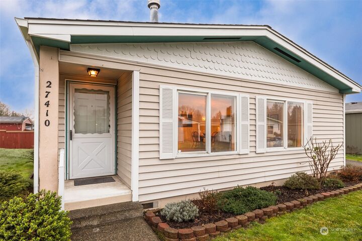 Property Photo:  27410 149th Avenue SE 61  WA 98042 