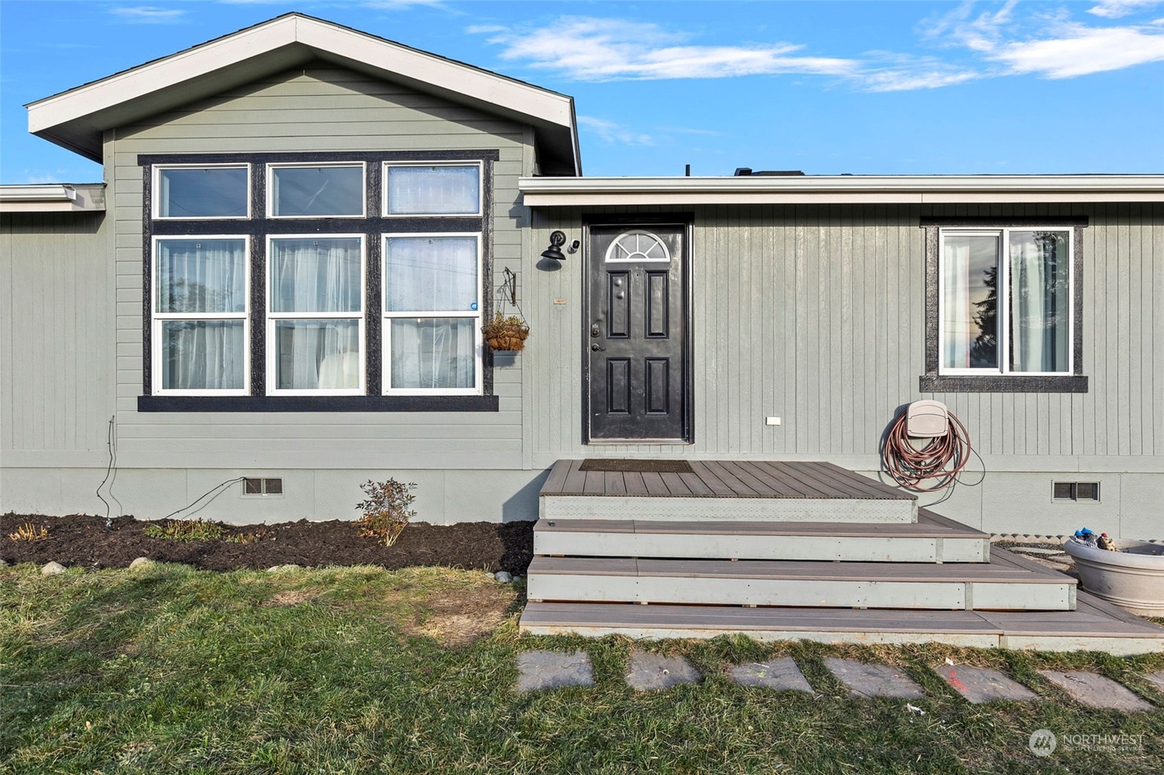 Property Photo:  914 Sharon Street  WA 98277 