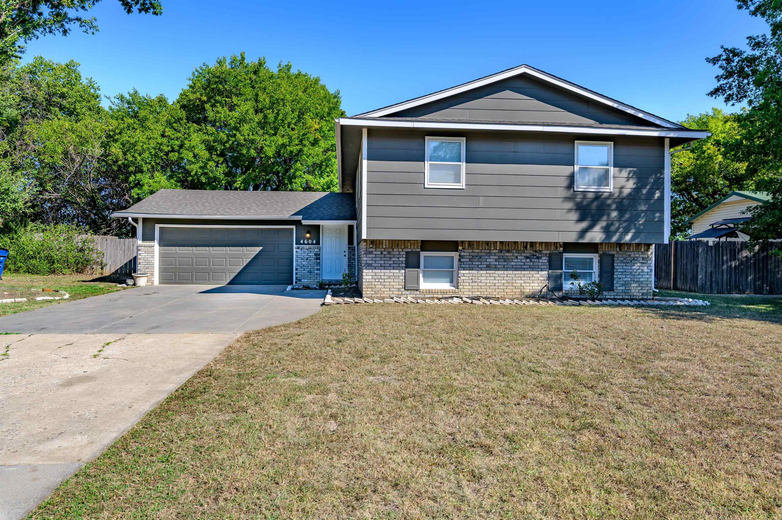 Property Photo:  4604 E Norwood Ln  KS 67220 