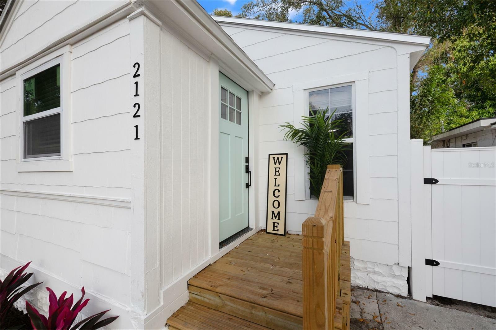 Property Photo: 2121 16th Avenue S FL 33712