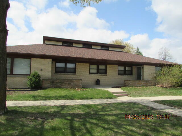 Property Photo: 8401 W Melvina St WI 53222