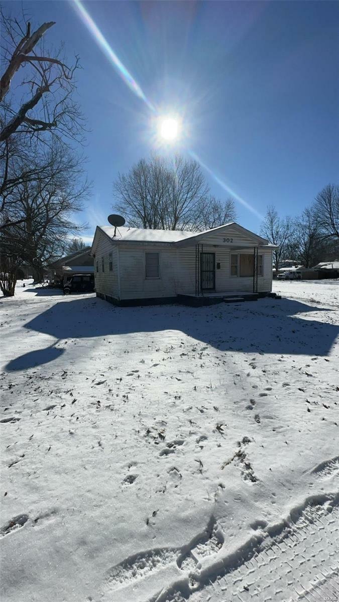 Property Photo:  302 W Maple Street  MO 63845 