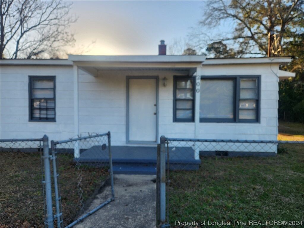 Property Photo:  200 Jasper Street  NC 28301 