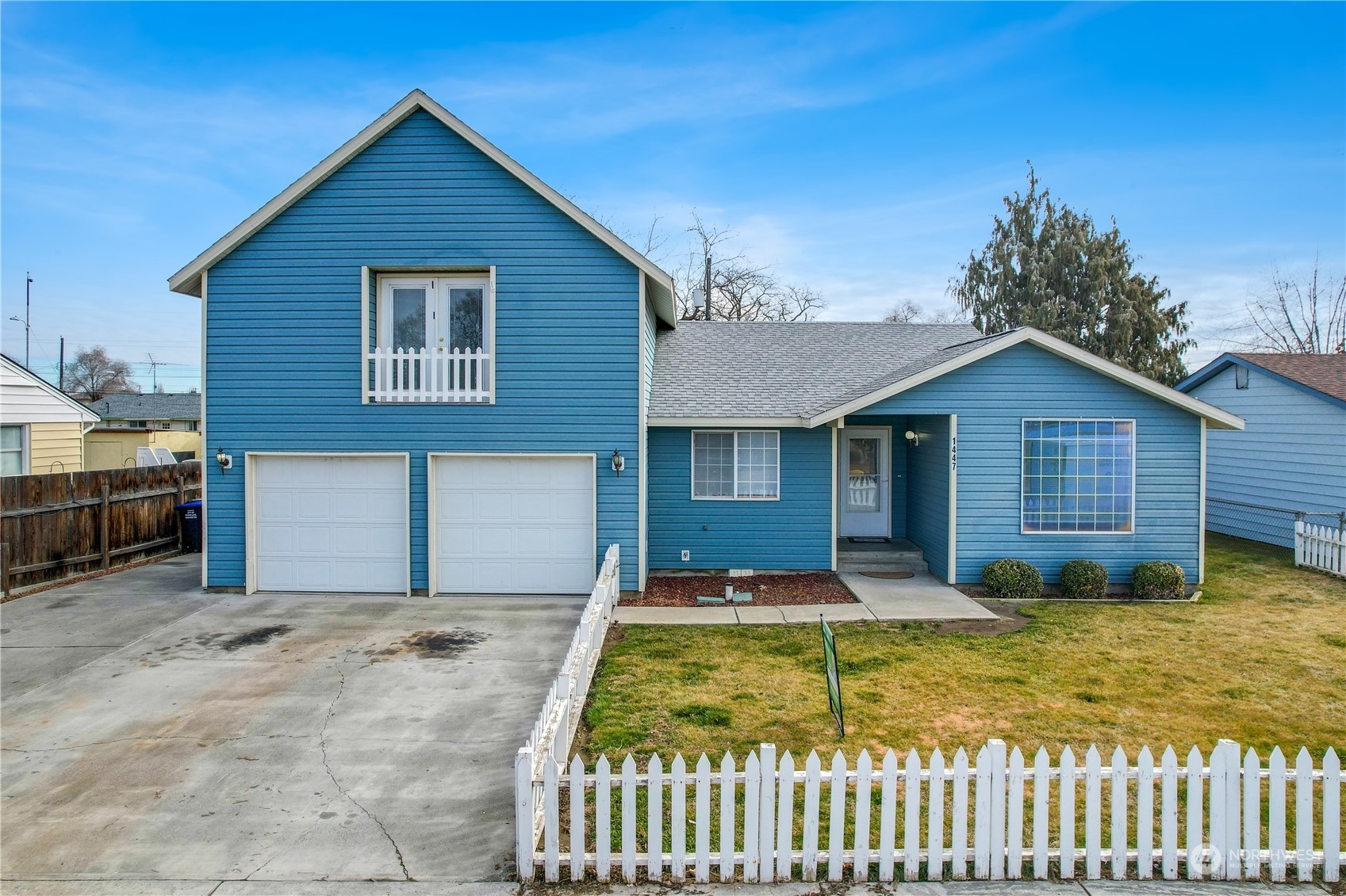 Property Photo:  1447 W Marina Drive  WA 98837 