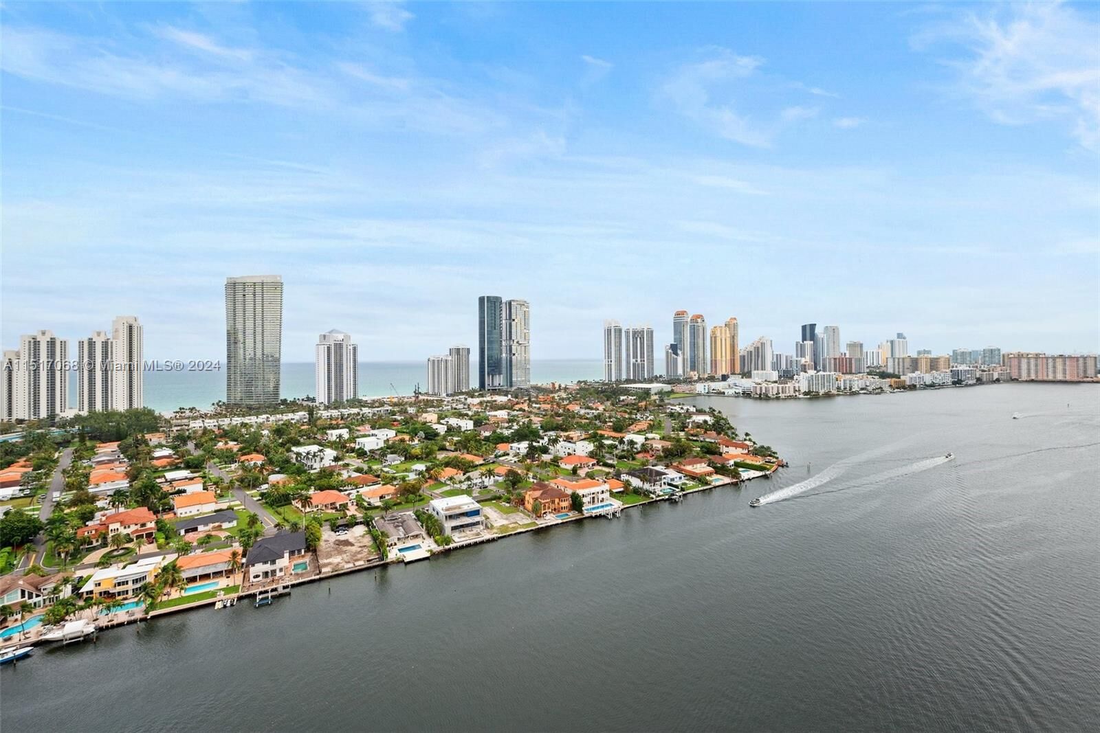 Property Photo:  19101 NE 36th Ct 3008  FL 33180 