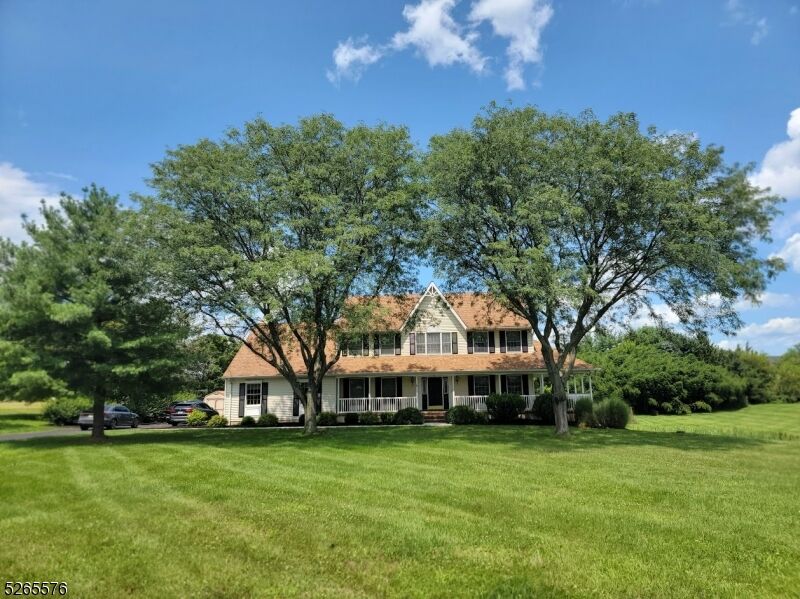 Property Photo:  1 Nashaway Dr  NJ 08551 