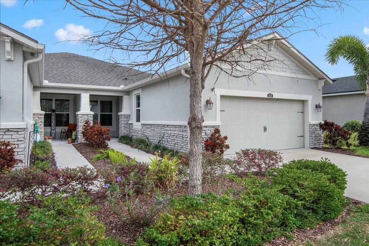 Property Photo:  10316 Planer Picket Drive  FL 33569 