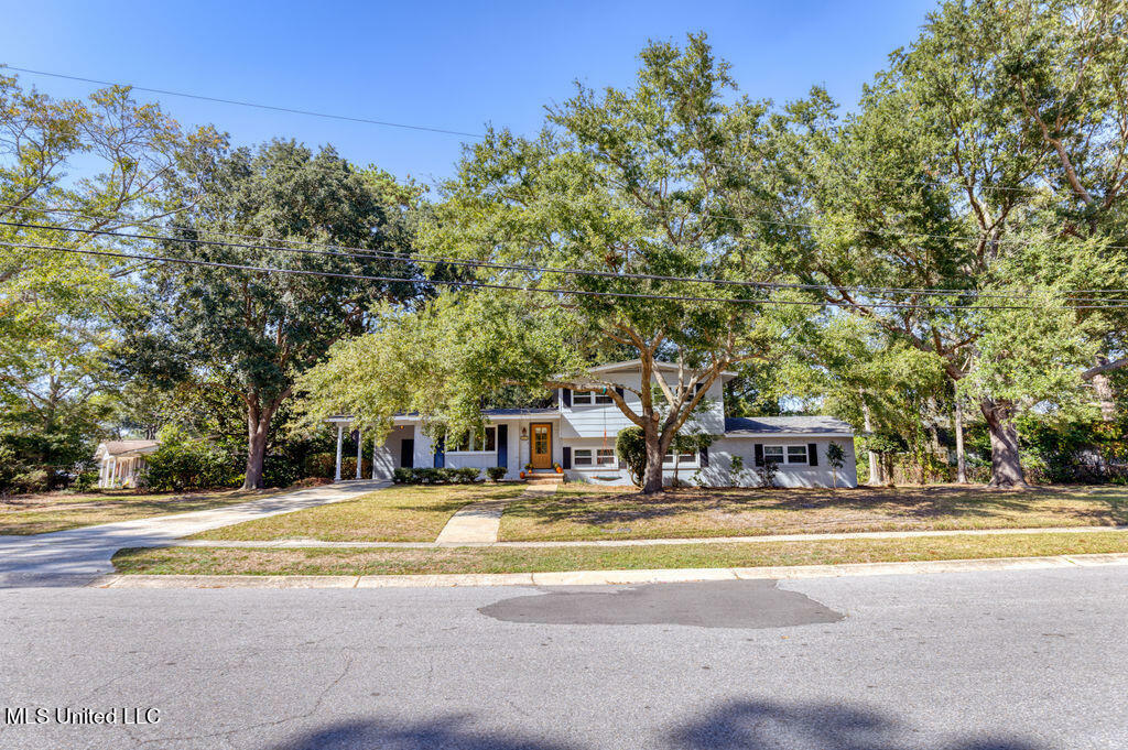 Property Photo:  2519 Ridgewood Road  MS 39564 