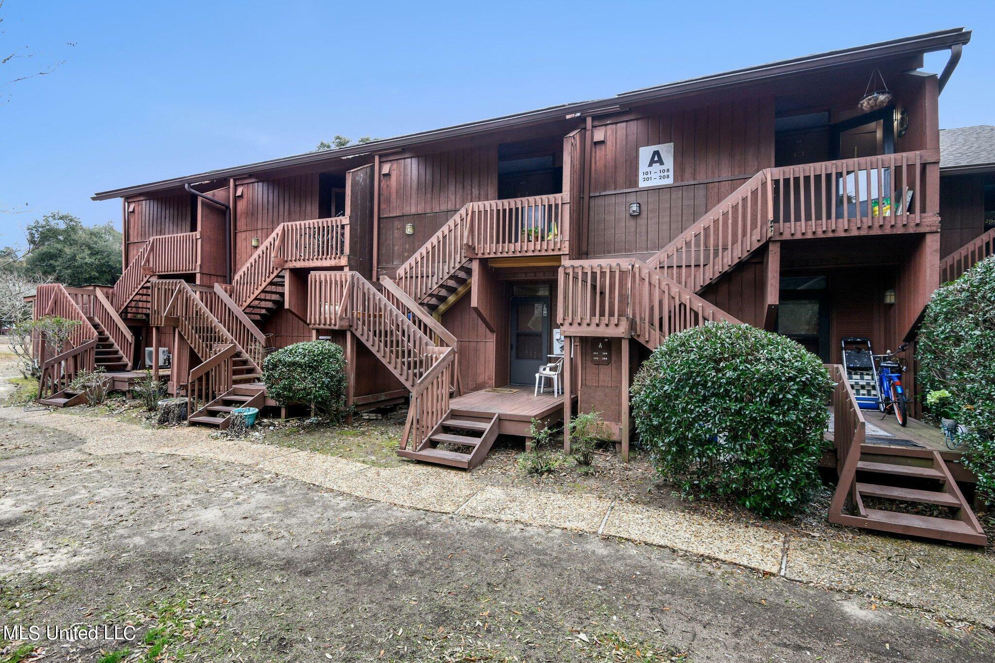 Property Photo:  206 Lakeside Villa  MS 39525 