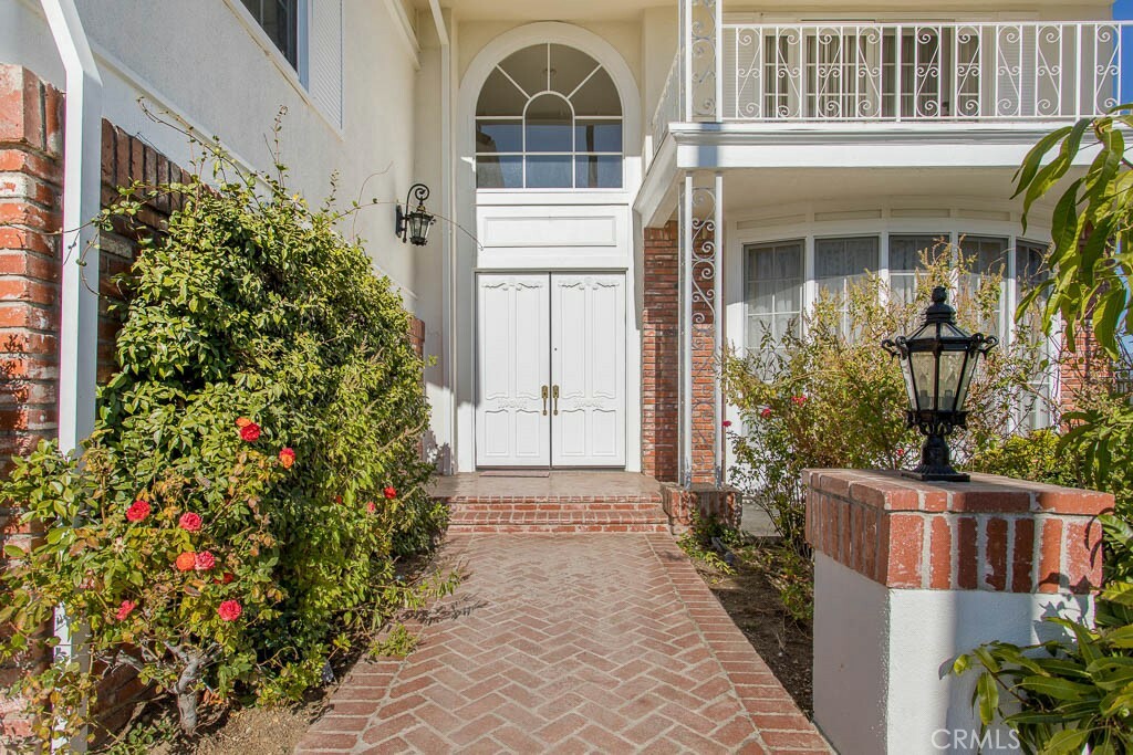 Property Photo:  18301 Hampton Court  CA 91326 