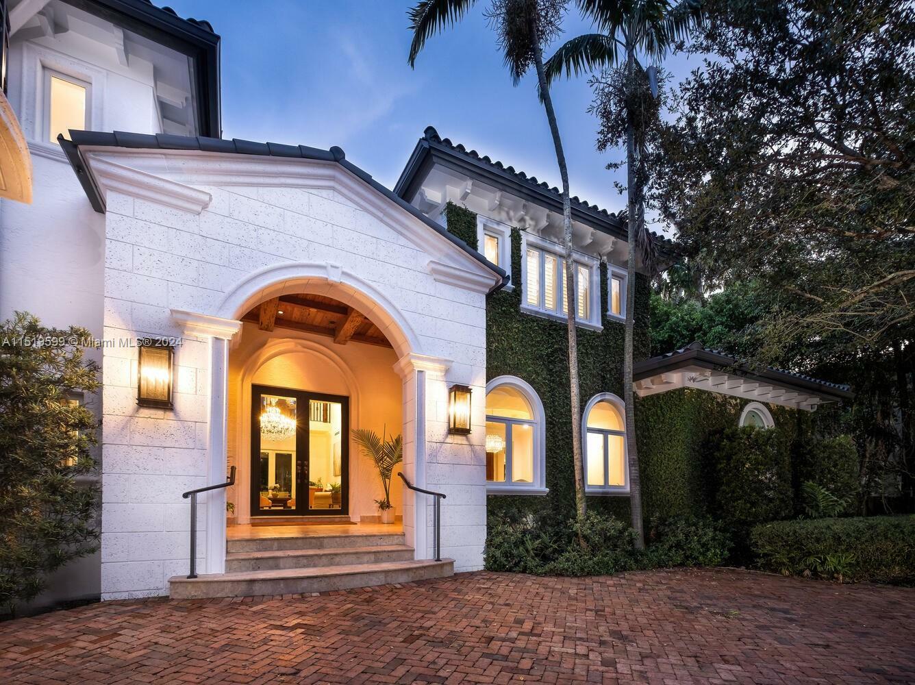 Property Photo: 5002 SW 86th St FL 33143