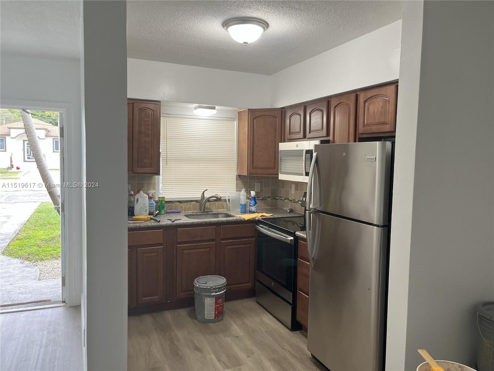 Property Photo:  1916 SW 11th St 9  FL 33312 