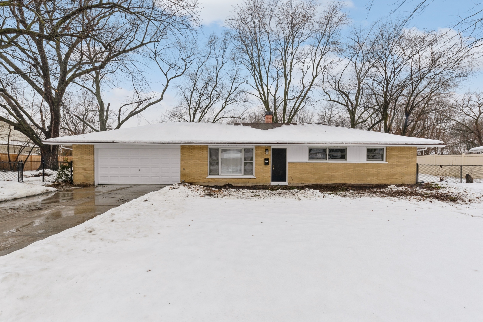 Property Photo:  1827 N Chestnut Avenue  IL 60004 