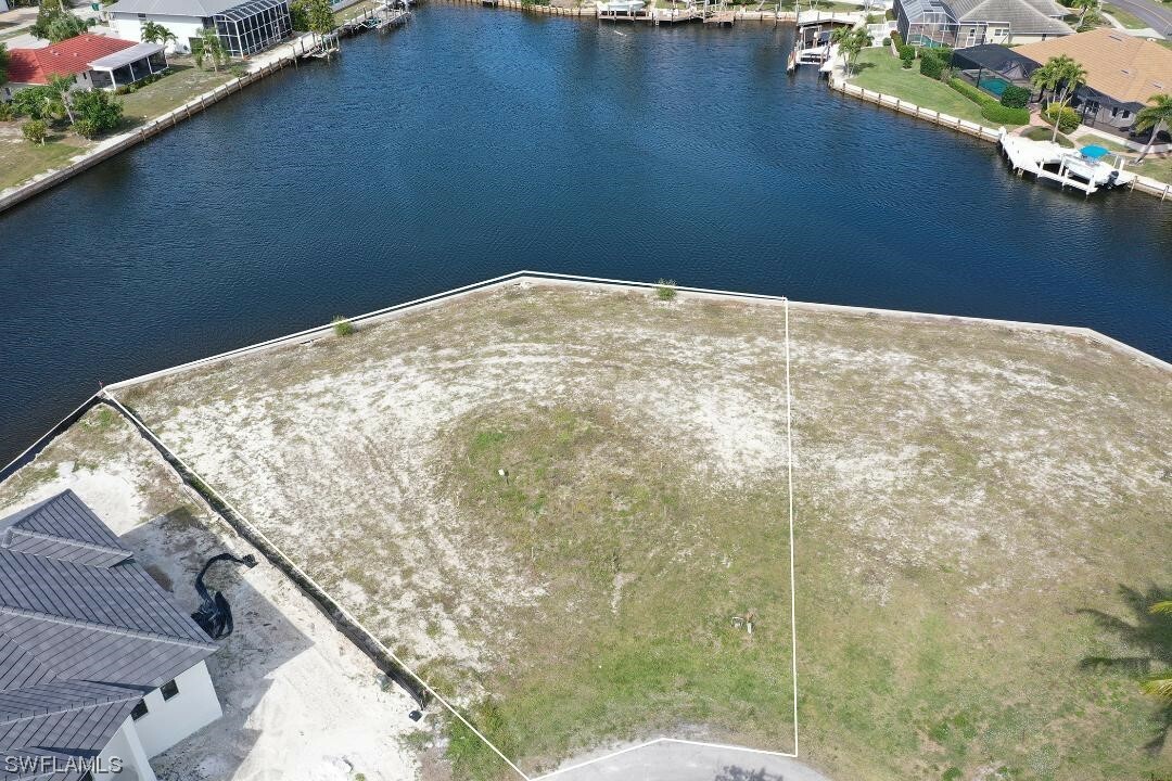 Property Photo: 132 Templewood Court FL 34145