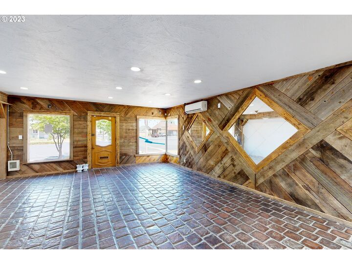Property Photo:  101 W Broadway Ave  OR 97862 