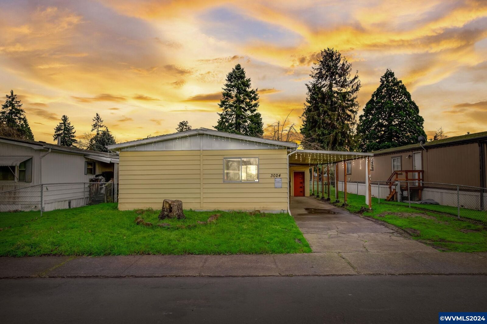 Property Photo:  3024  Surfwood Dr NE  OR 97305 