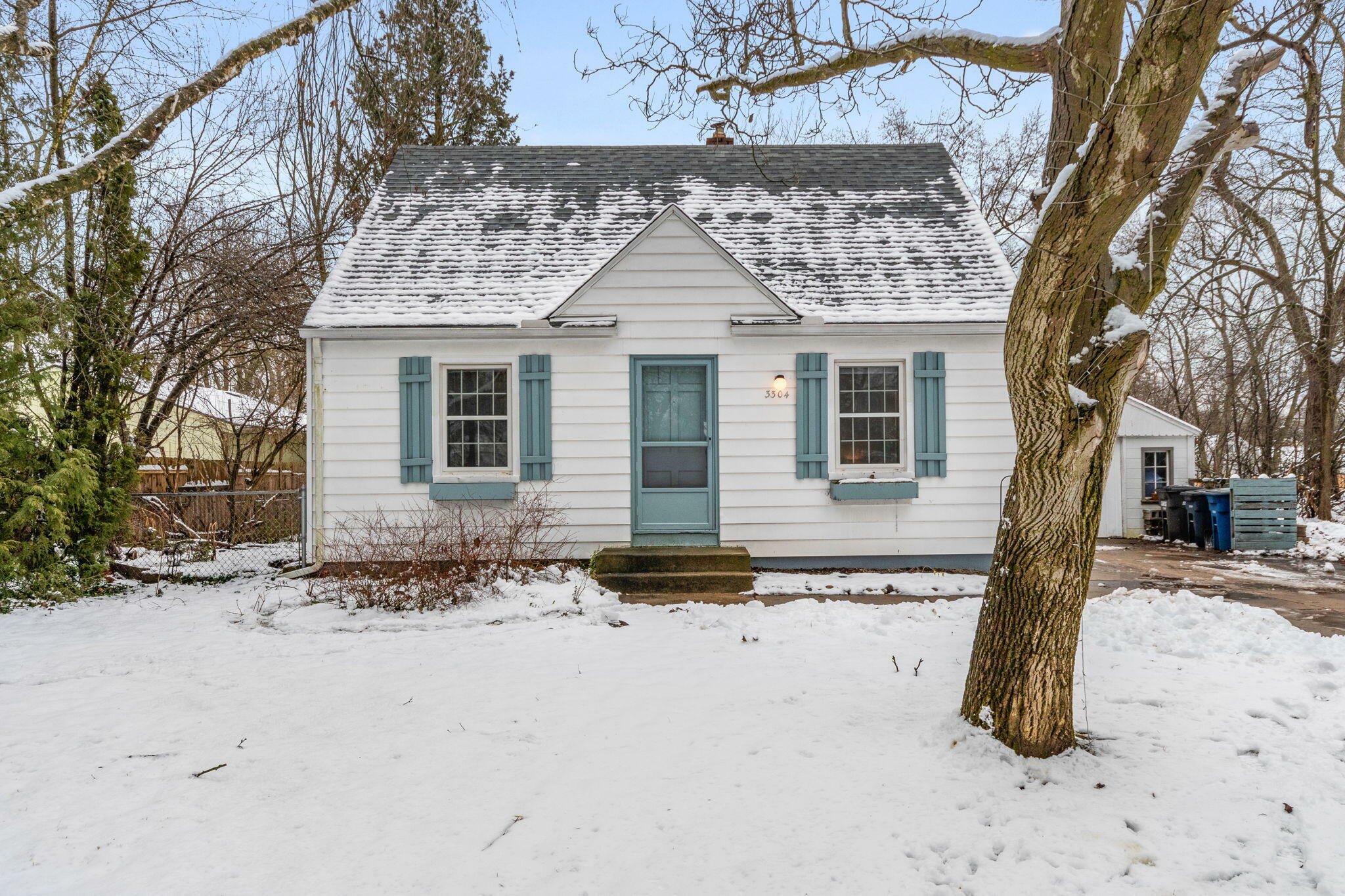 Property Photo:  3304 Oakwood Street  MI 48104 