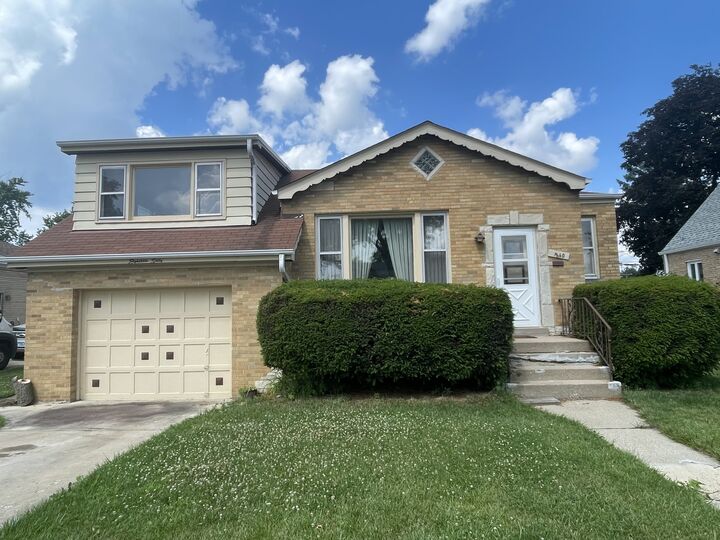 1860 Buckingham Avenue  Westchester IL 60154 photo