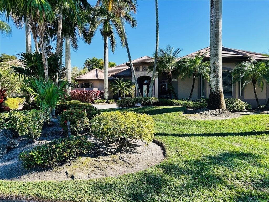 Property Photo:  2948 Gardens Boulevard  FL 34105 