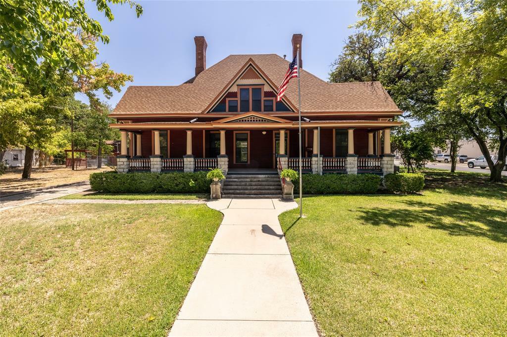 Property Photo:  202 E Lee Avenue  TX 76086 