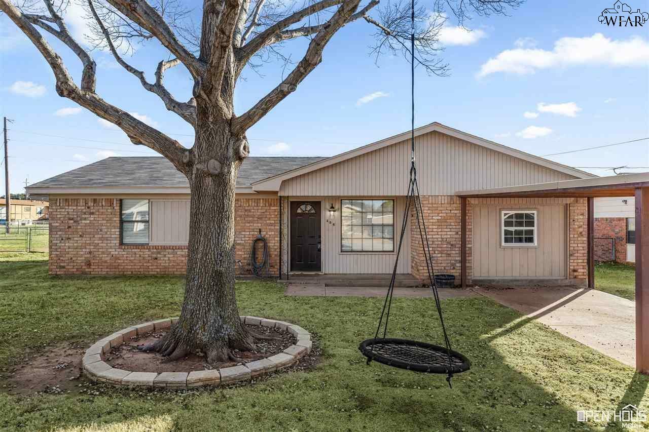 Property Photo:  406 W Mesquite Street  TX 76351 