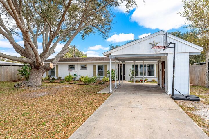 Property Photo:  3937 Chaucer Lane  FL 34241 