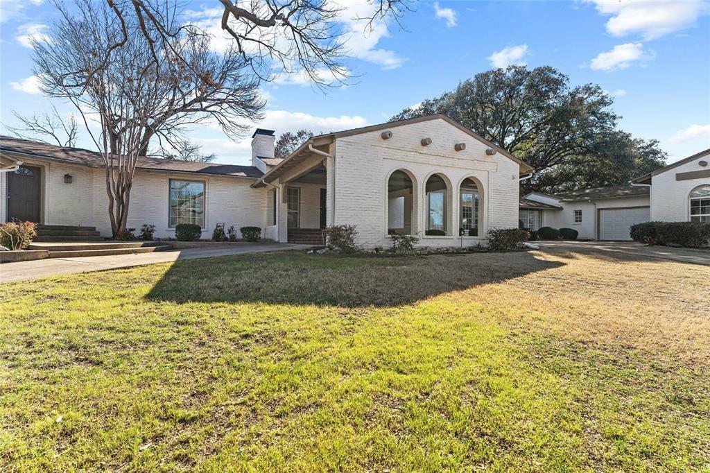 Property Photo:  11711 High Forest Drive  TX 75230 