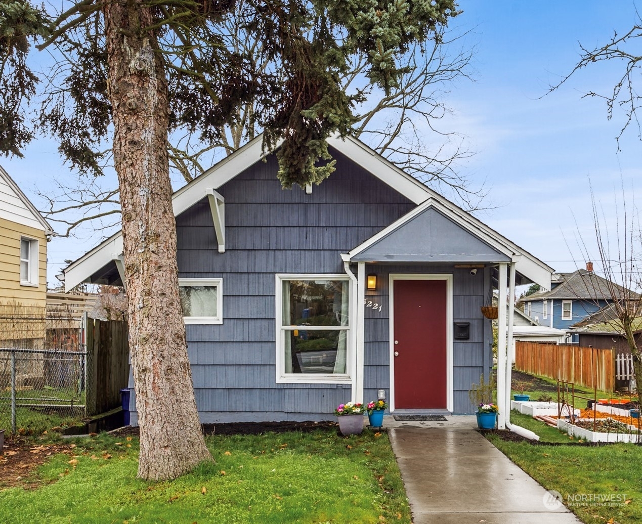 Property Photo:  5221 S Yakima Avenue  WA 98408 