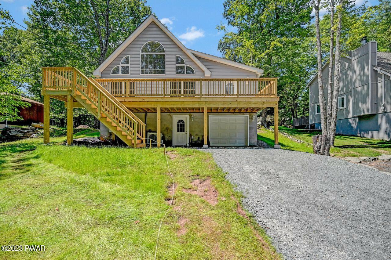 Property Photo:  1044 Wallenpaupack Drive  PA 18436 