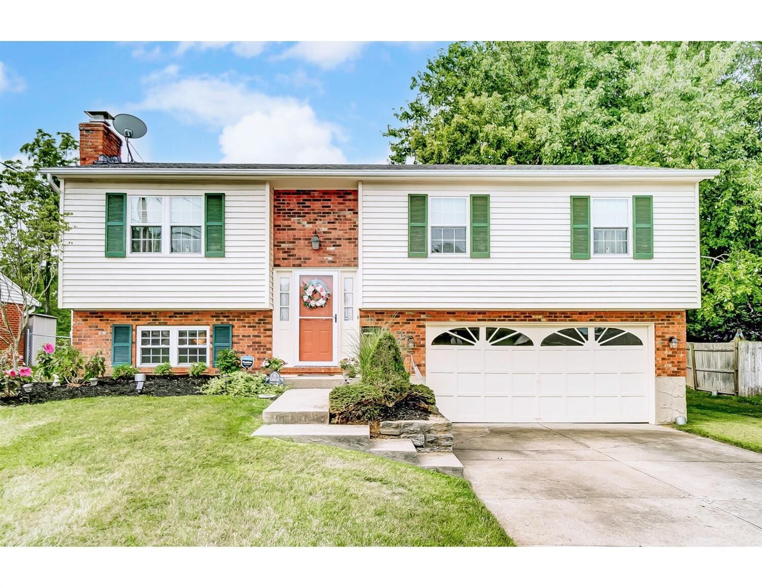 Property Photo:  