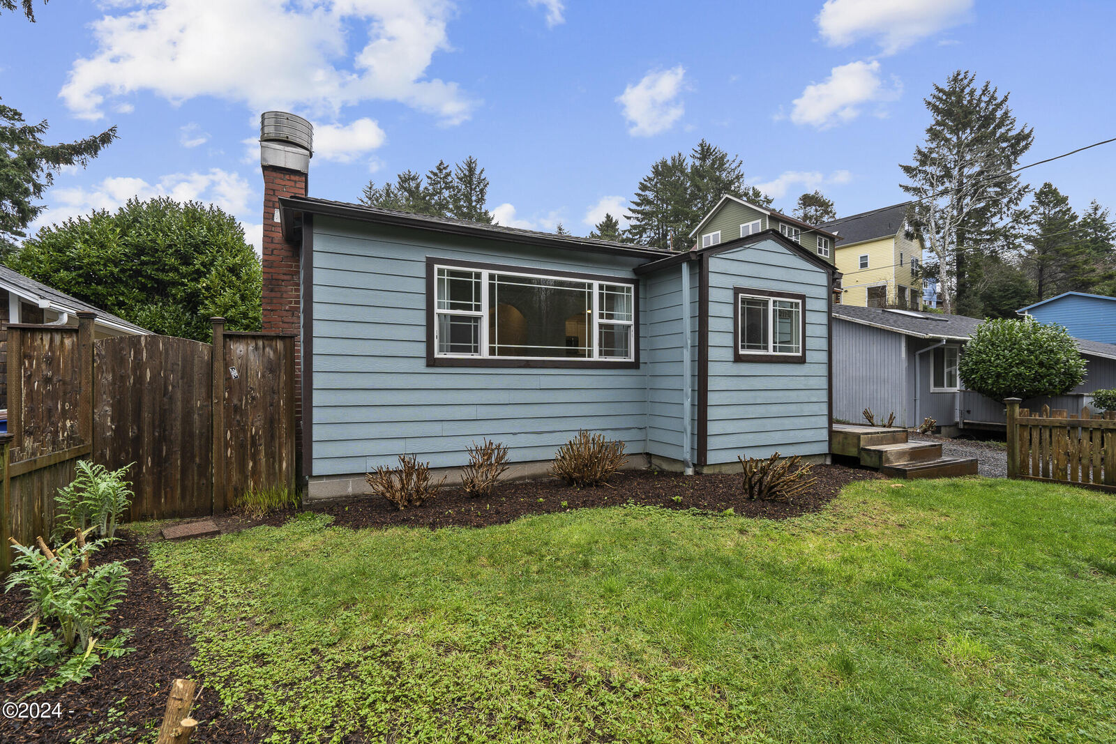 Property Photo: 771 SW 29th Street OR 97367