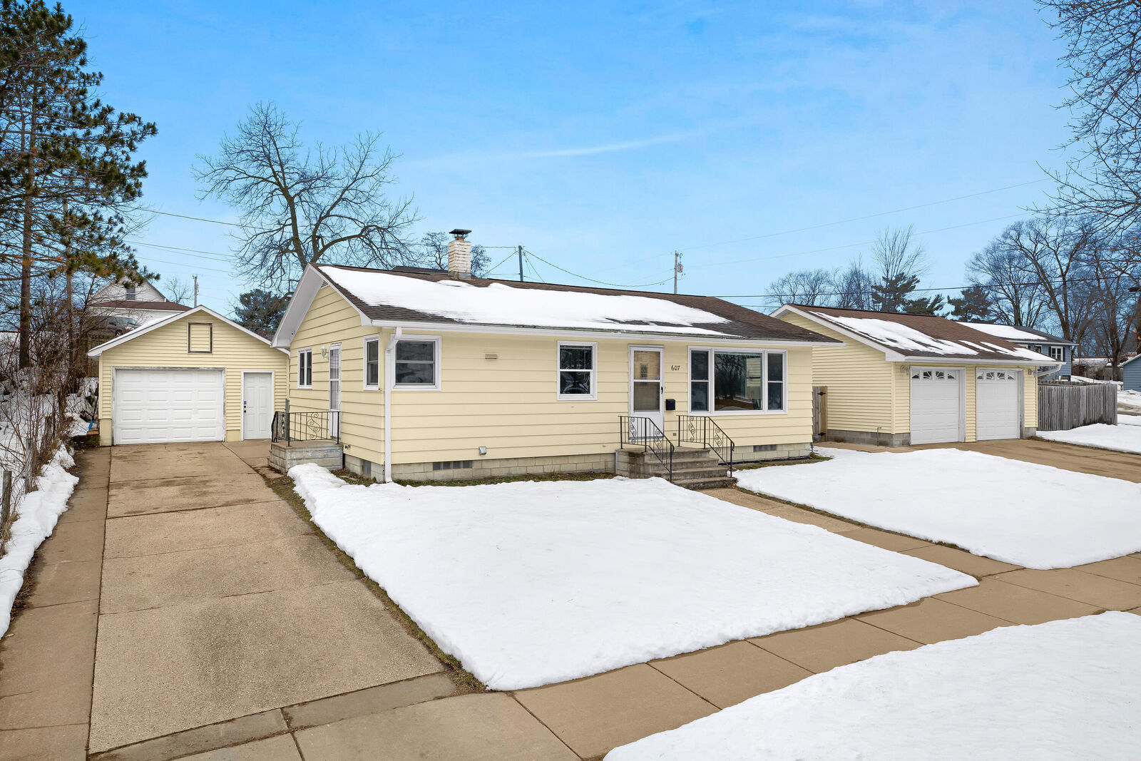 Property Photo:  607 East Ave  WI 54660 