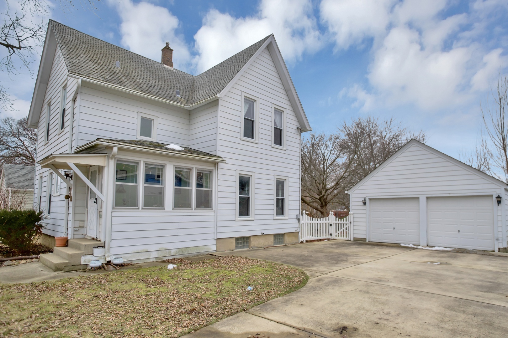 Property Photo:  374 Silver Street  IL 60123 