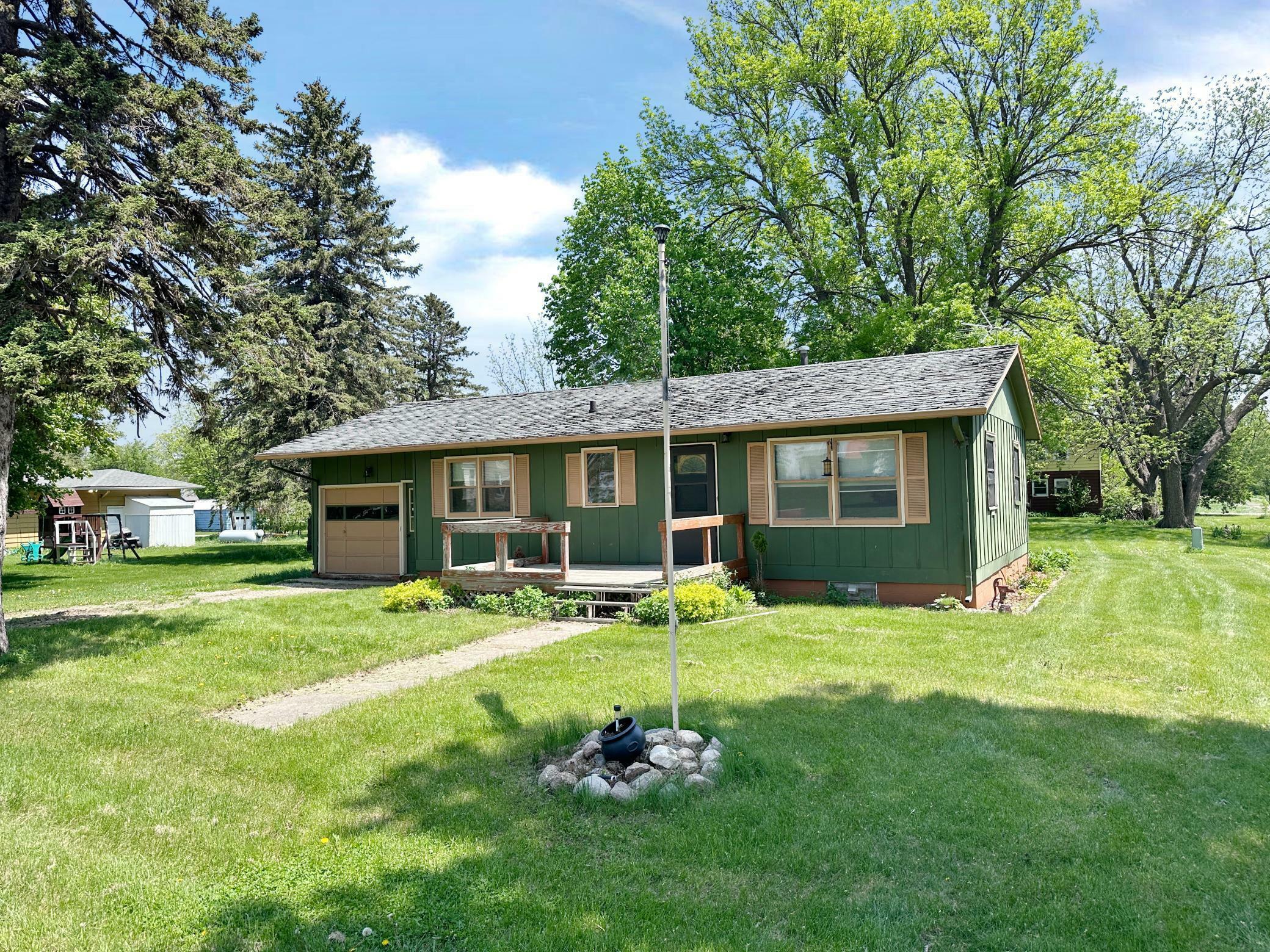 Property Photo:  405 Dresden Street  MN 56121 