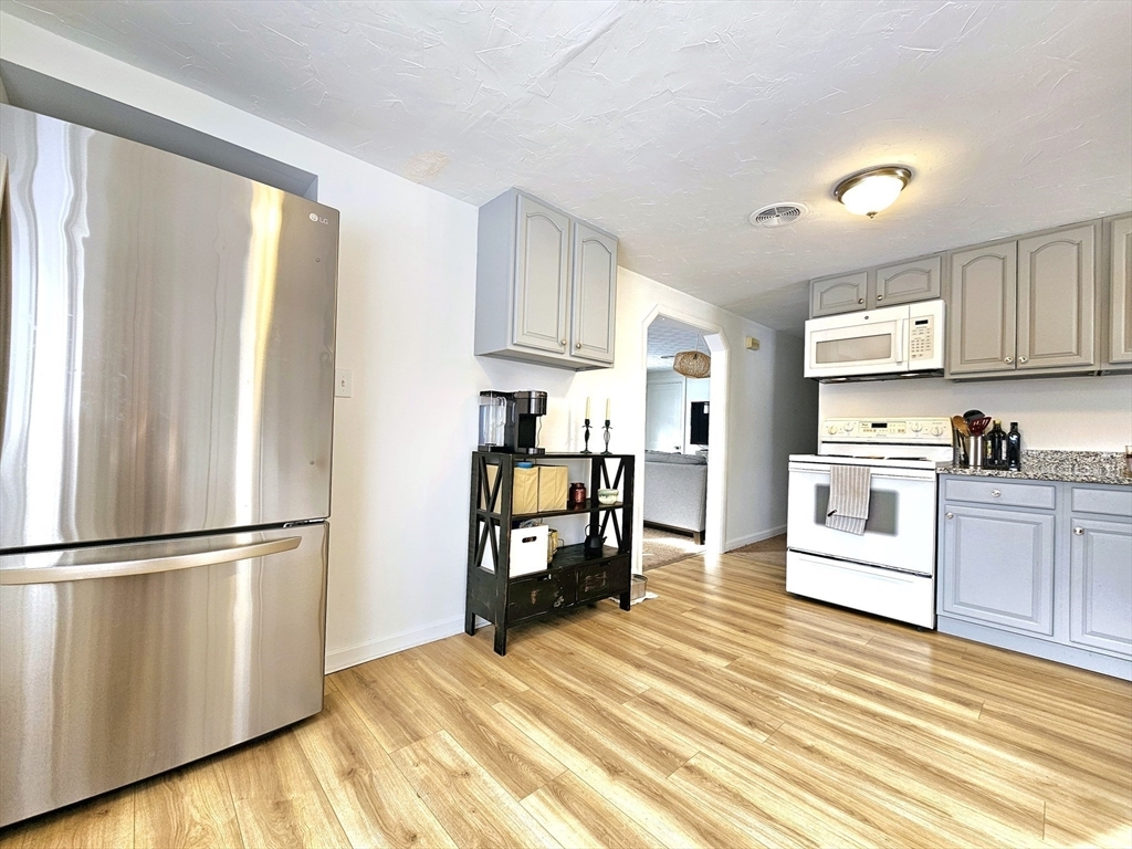 Property Photo:  11 Oakview St  MA 01605 