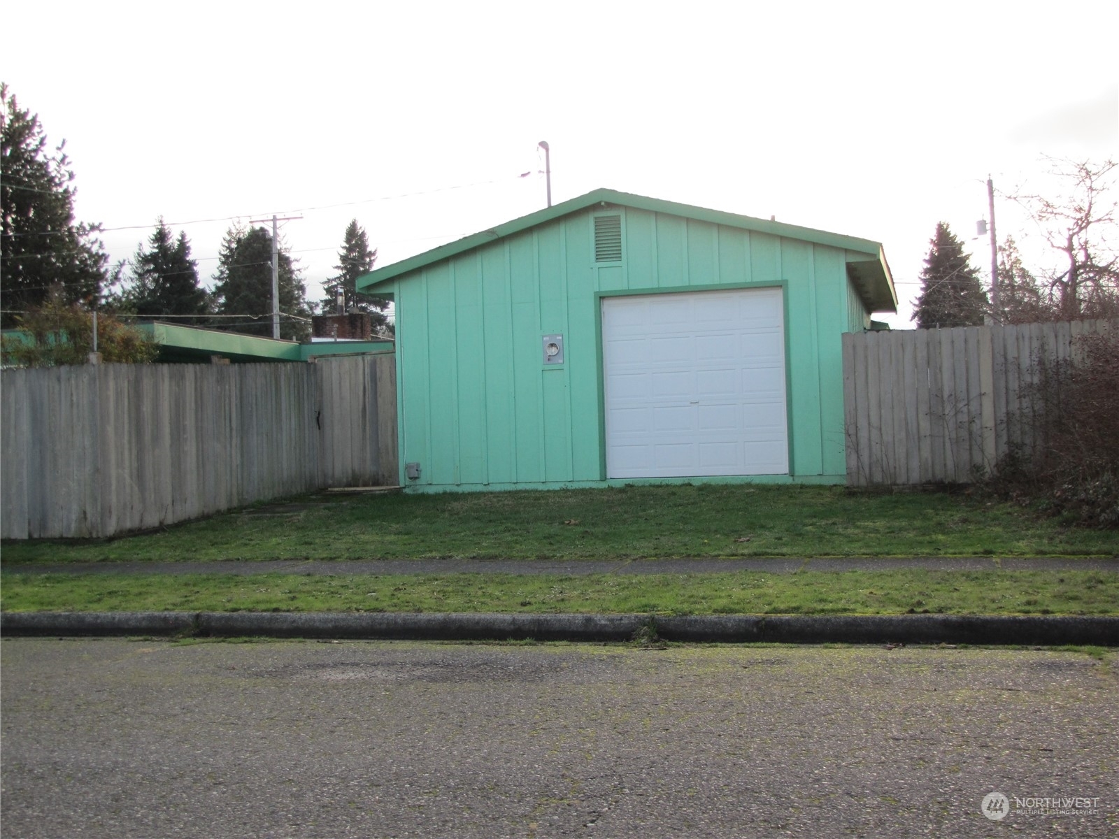 Property Photo:  904 S Pine Street  WA 98363 