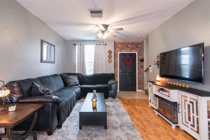 Property Photo:  1533 Blue Magnolia Road  FL 33510 