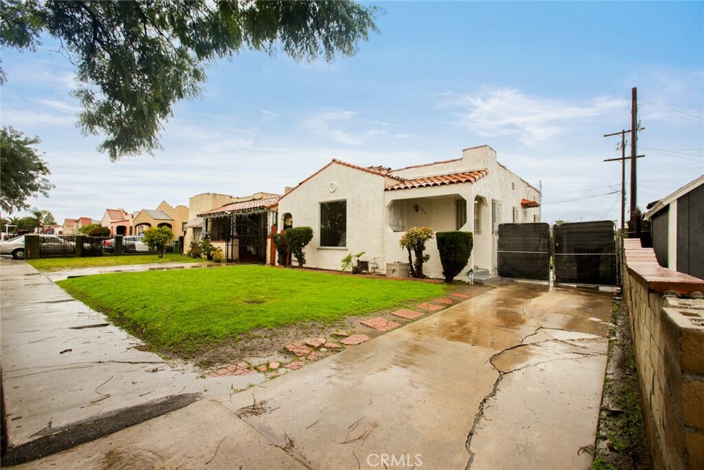 Property Photo:  715 W 104th Place  CA 90044 