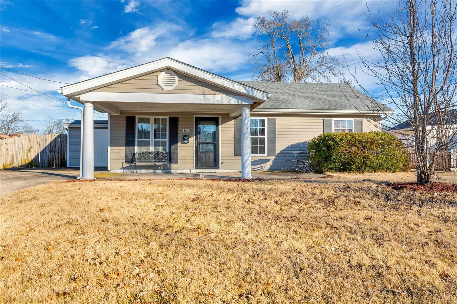 Property Photo:  302 Saint Margaret Lane  MO 63366 
